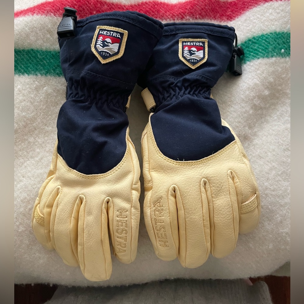 Hestra alpine gloves. Size 7. Like new condition.